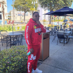 Meet your Posher, Lewis